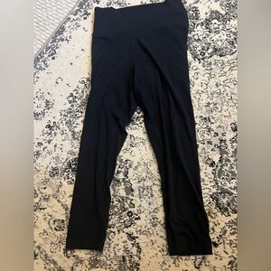 Cropped Aritizia TNA leggings with some pilling size M